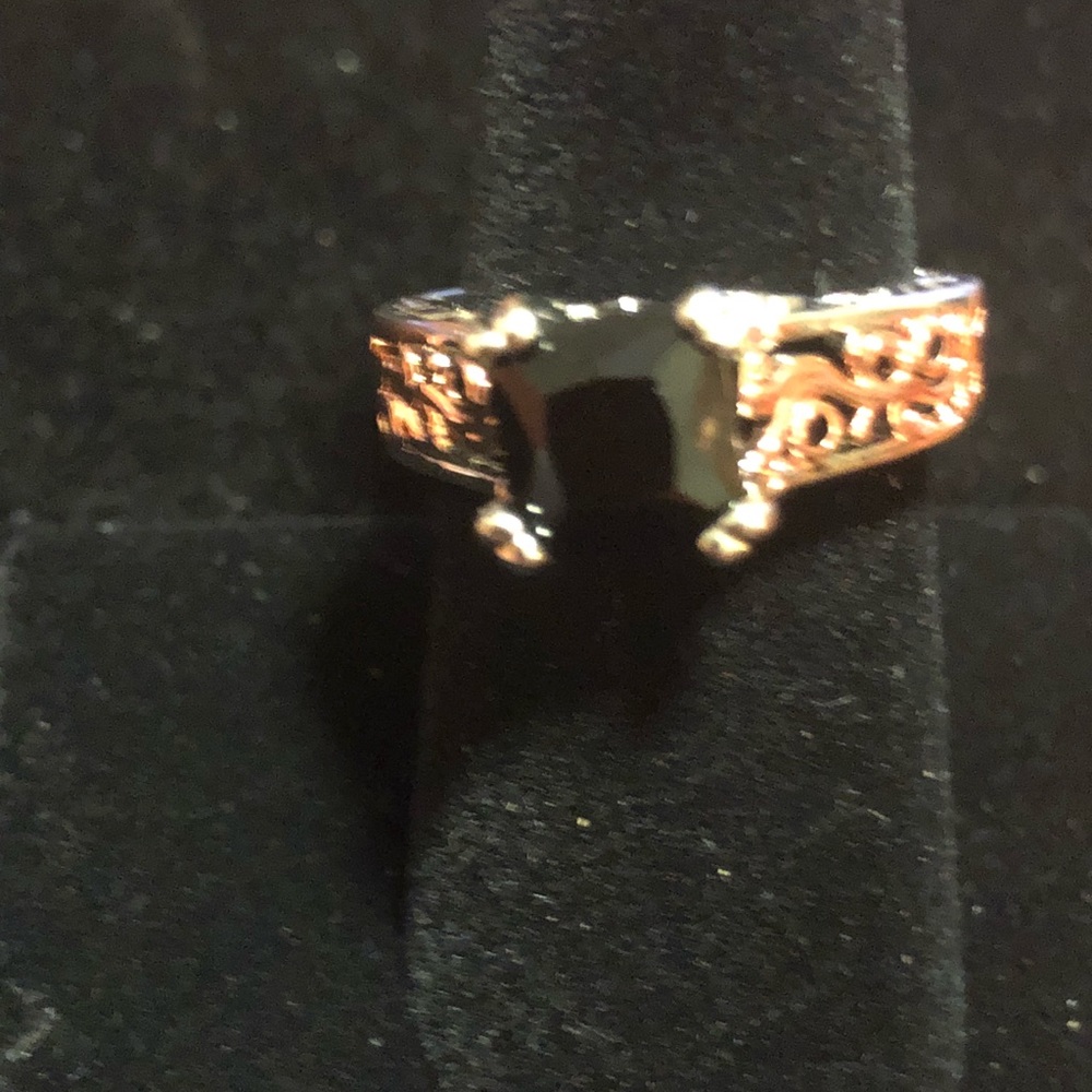 Ring - Picture 1 of 3